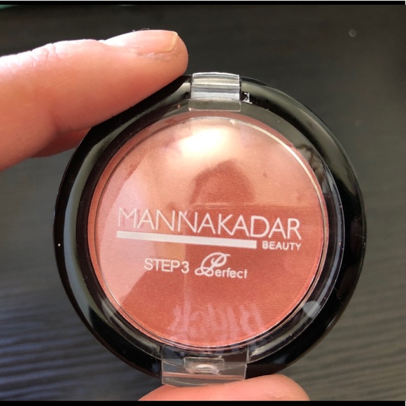 NIB blushes and highlighters 🧏🏽♀️ - Picture 4 of 7